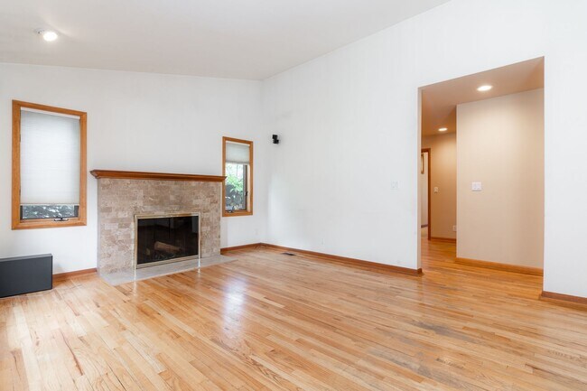 Building Photo - Private river access and stunning views from this home on Harmon Blvd! + Bonus Room