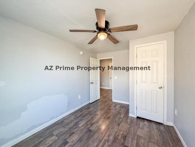 Building Photo - 2427 W Yavapai St