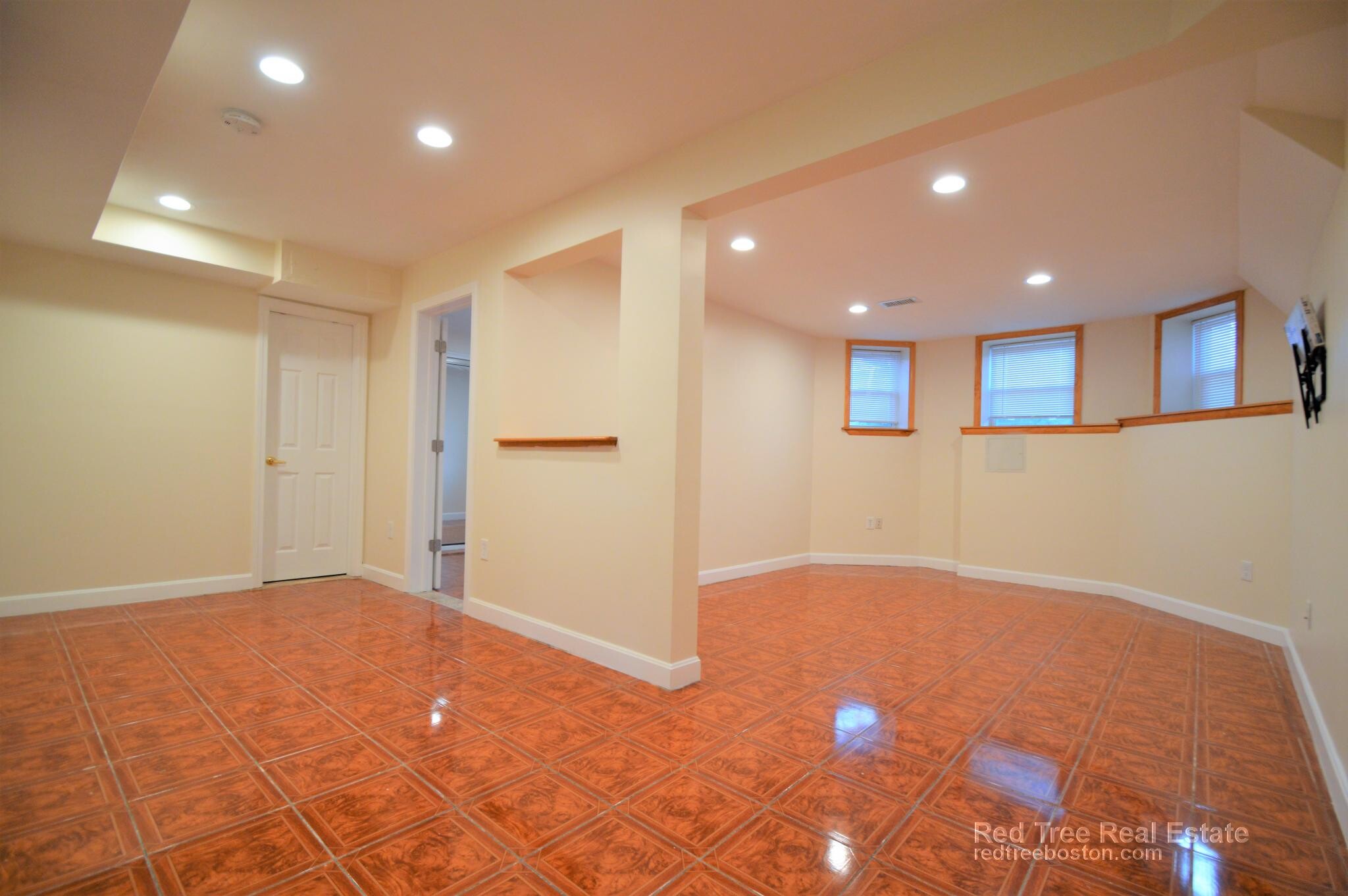 Building Photo - 79 Thatcher St