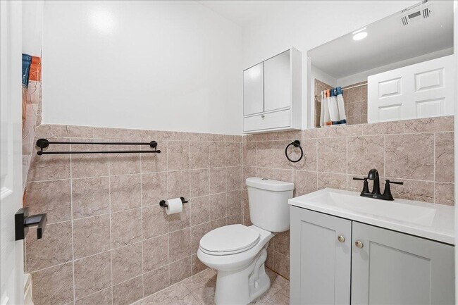 Building Photo - 624 Bramhall Ave