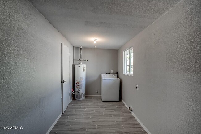 Building Photo - 4249 W Townley Ave