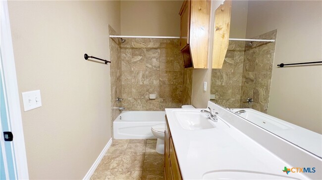 Building Photo - 405 Sladecek Dr