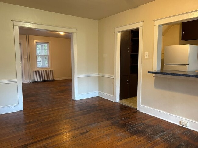 Building Photo - Beautiful 3 Bedroom End of Row Townhome in...