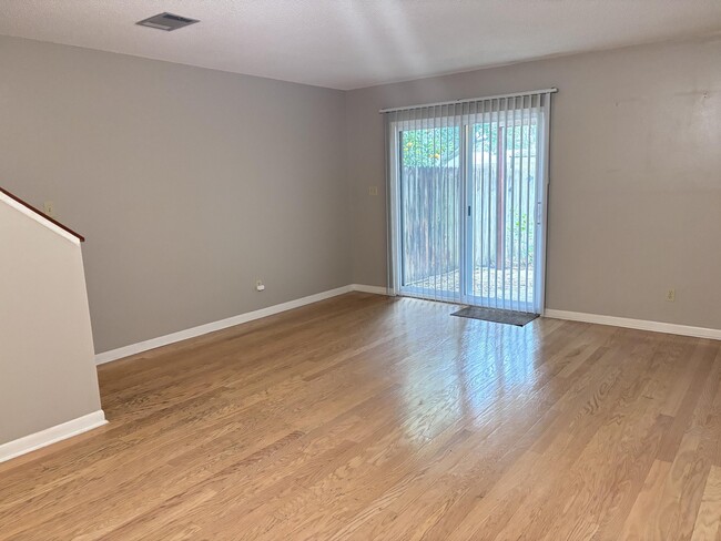 Building Photo - 345 Woodham Ct