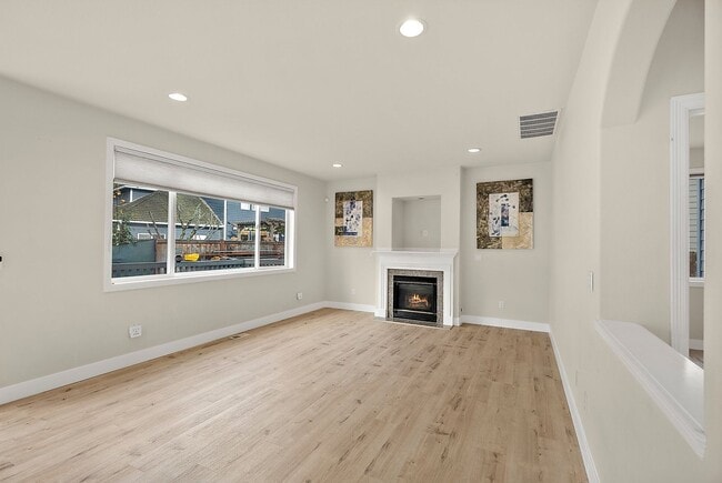 Building Photo - Immaculate 4-Bed Federal Way Home | Smart Tech, Tesla Charger, & Near JBLM!