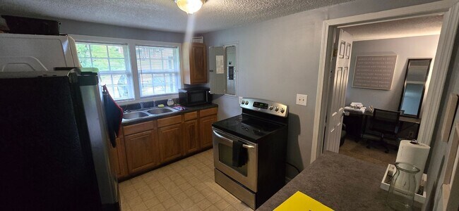 Building Photo - Ranch in Lexington