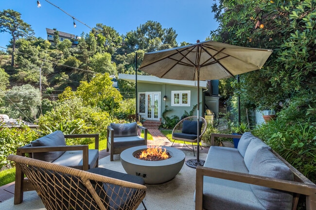 Building Photo - 2385 Sunset Heights Dr