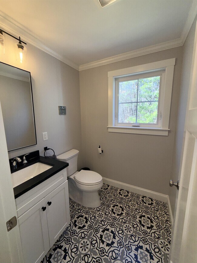 Building Photo - 293 Peverly Hill Rd