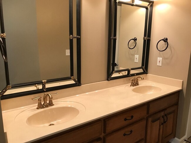 Building Photo - Heart of Madison City