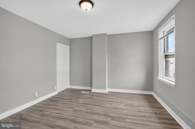 Building Photo - 116 McClellan St