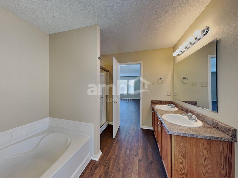 Building Photo - 1545 Fortner Dr