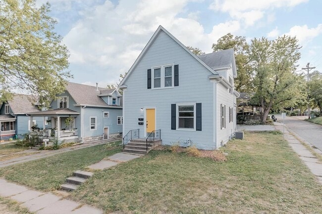 Building Photo - 2025 F St