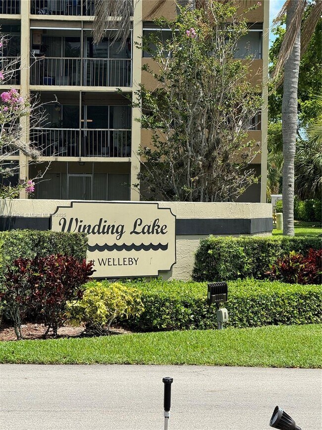 Building Photo - 10024 Winding Lake Rd