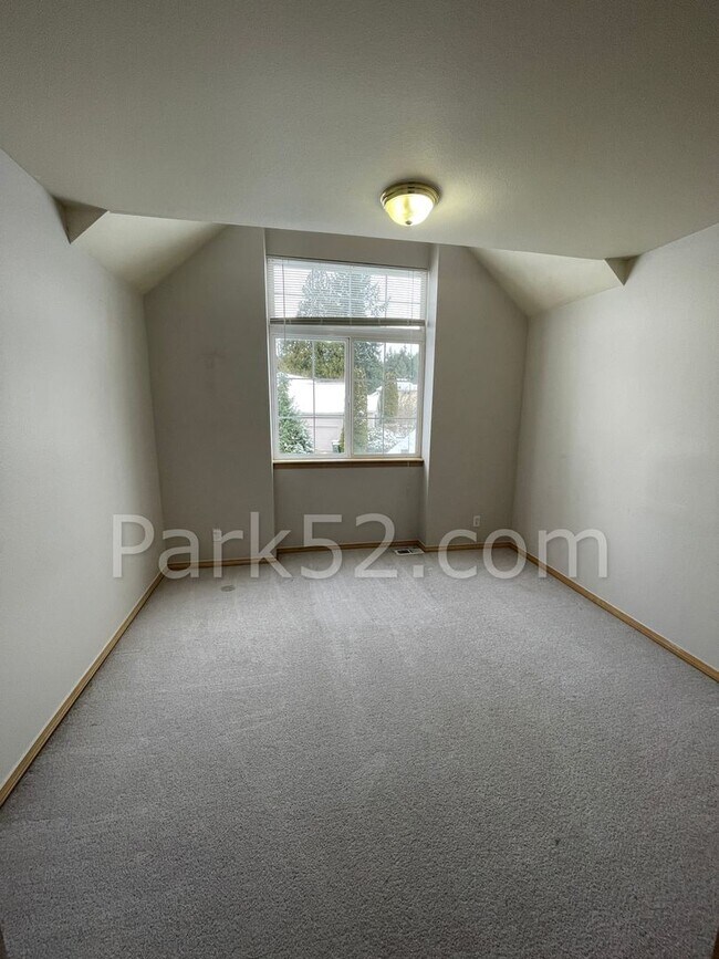 Building Photo - 4 Bedroom Single Family Home in Gig Harbor...