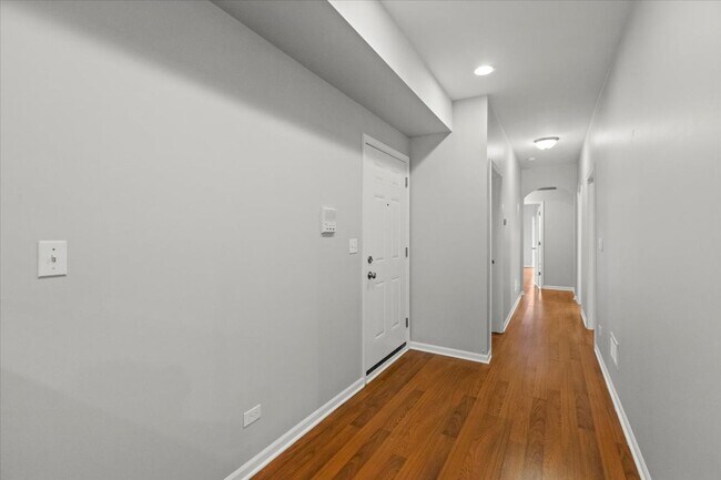 Building Photo - 7717 N Marshfield Ave