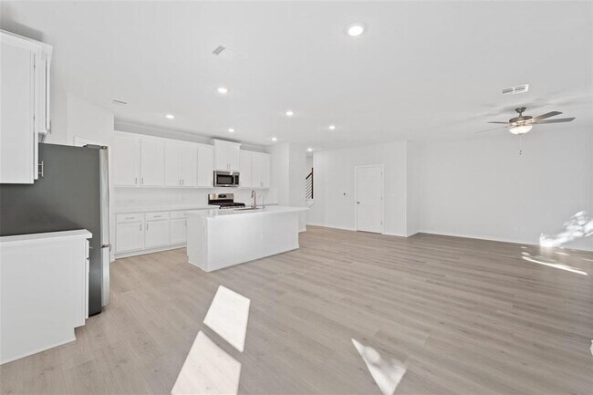 Building Photo - 4908 Plum Peach Bend