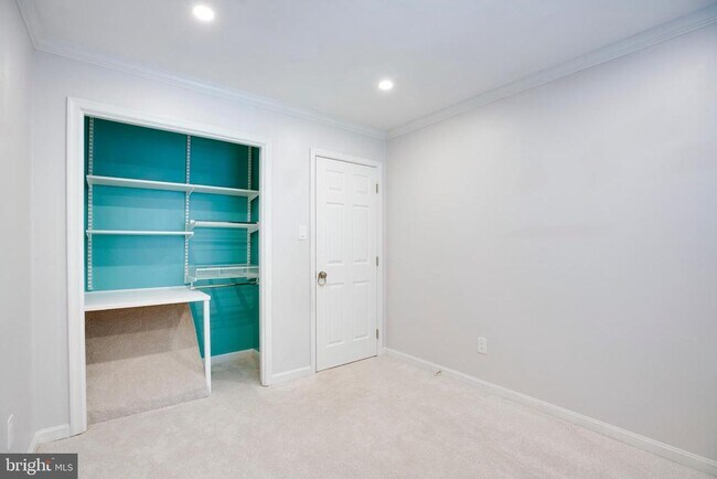 Building Photo - 5610 Gosling Ct