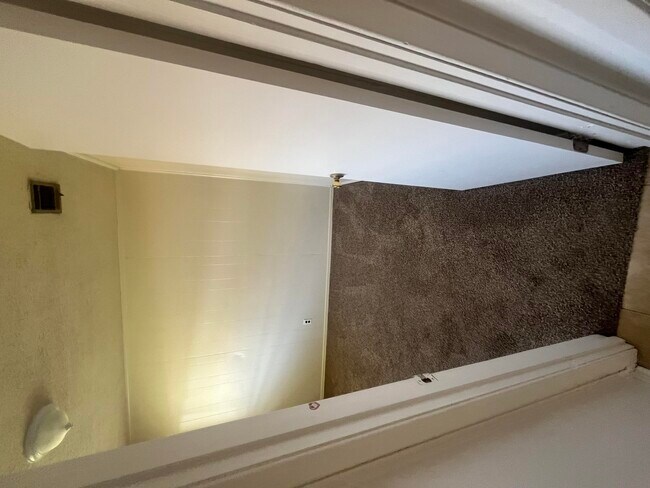 Building Photo - 590 Florosa Ct