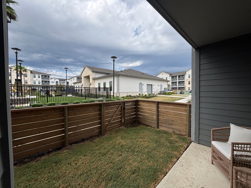 Building Photo - 502 Commercial Lp