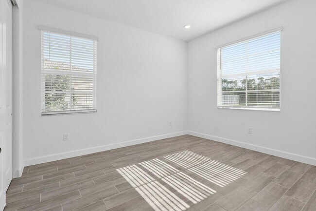 Building Photo - 6843 Cobia Cir