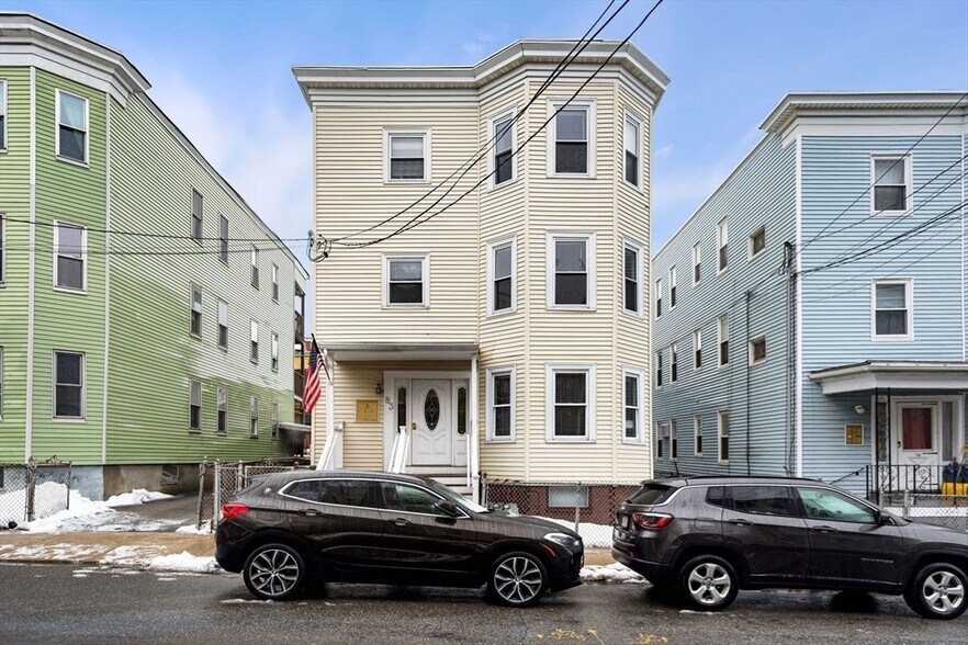 Building Photo - 83 Marion St