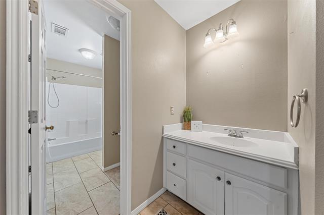 Building Photo - 8617 Jonquil Dr