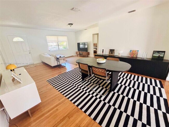 Building Photo - 3 bedroom in Miami Shores FL 33150