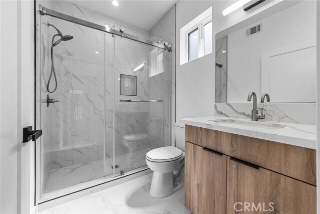 Building Photo - 1376 Edgecliffe Dr