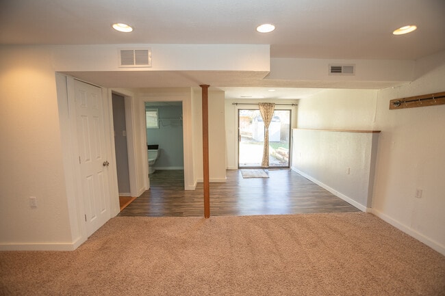 Building Photo - 710 Earl Lee Dr