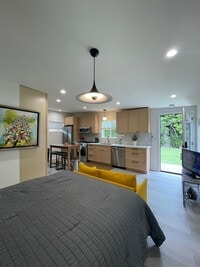 Building Photo - 5122 Willowcrest Ave