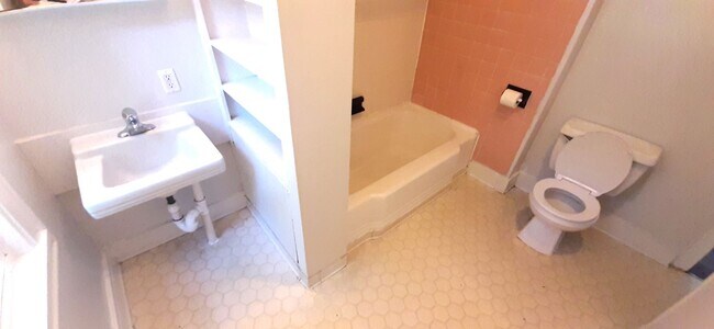 Building Photo - 504 S Aurora St