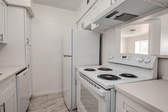 Building Photo - 8521 Hearth Dr