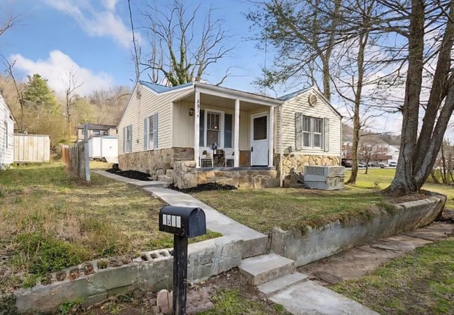 Building Photo - 2914 Bay St