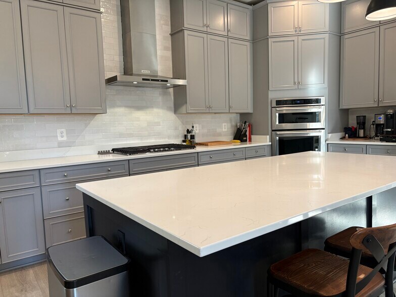 Building Photo - 24353 White Elm Pl