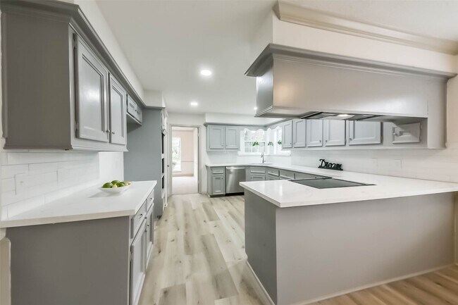 Building Photo - 4214 Brightwood Dr