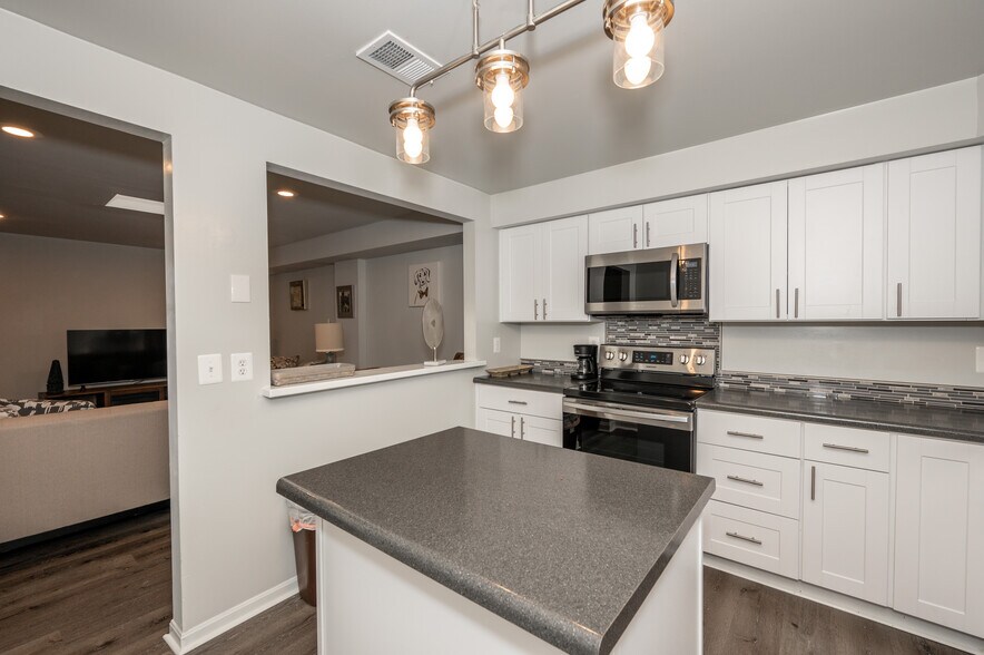 Building Photo - 726 Madison Ave