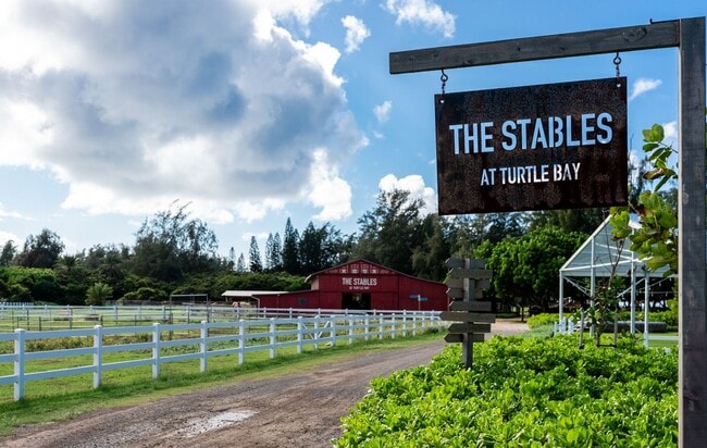 Building Photo - Estate on 1 acre 3 bedroom 2.5 baths and attached 2 car garage