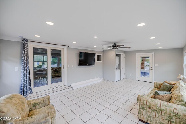 Building Photo - 1207 Buena Vista Blvd