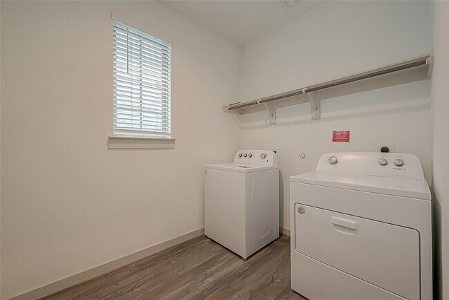 Building Photo - 29326 Red Rocks Pk Dr