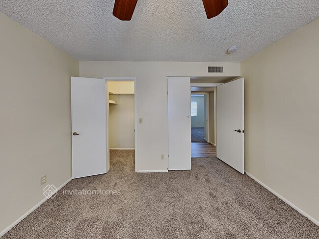 Building Photo - 4707 W Villa Maria Dr
