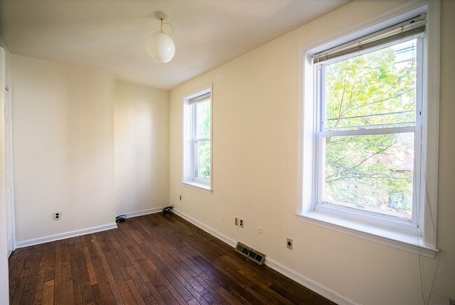 Building Photo - 1534 Naudain St