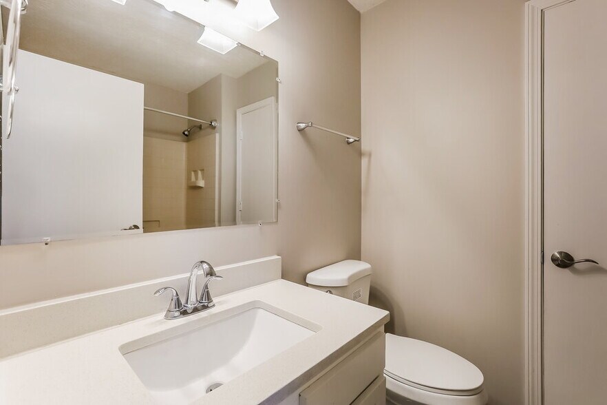 Building Photo - 6722 Foxfire Dr