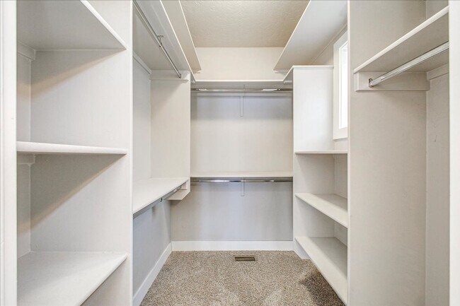 Building Photo - Modern 2 Story Home in North End!