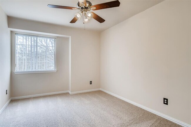 Building Photo - 1822 Rosenborough Ln N