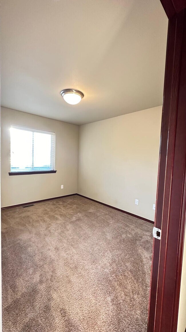 Building Photo - 28400 75th Dr NW