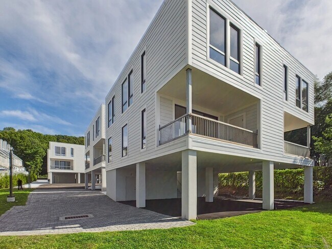 Building Photo - 904 Quinnipiac Ave