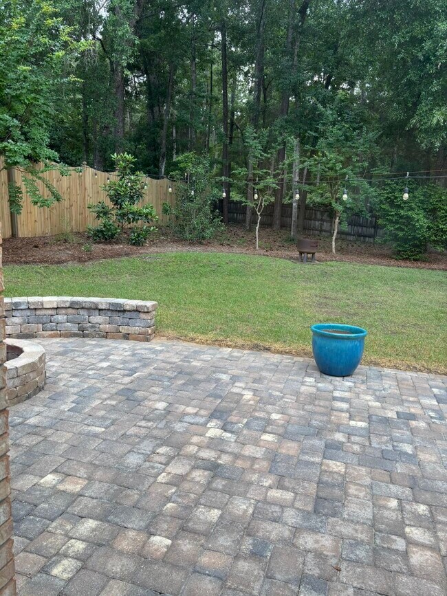 Building Photo - 8970 Eagles Ridge Dr