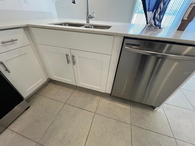 Building Photo - 1230 Wycliffe Wy