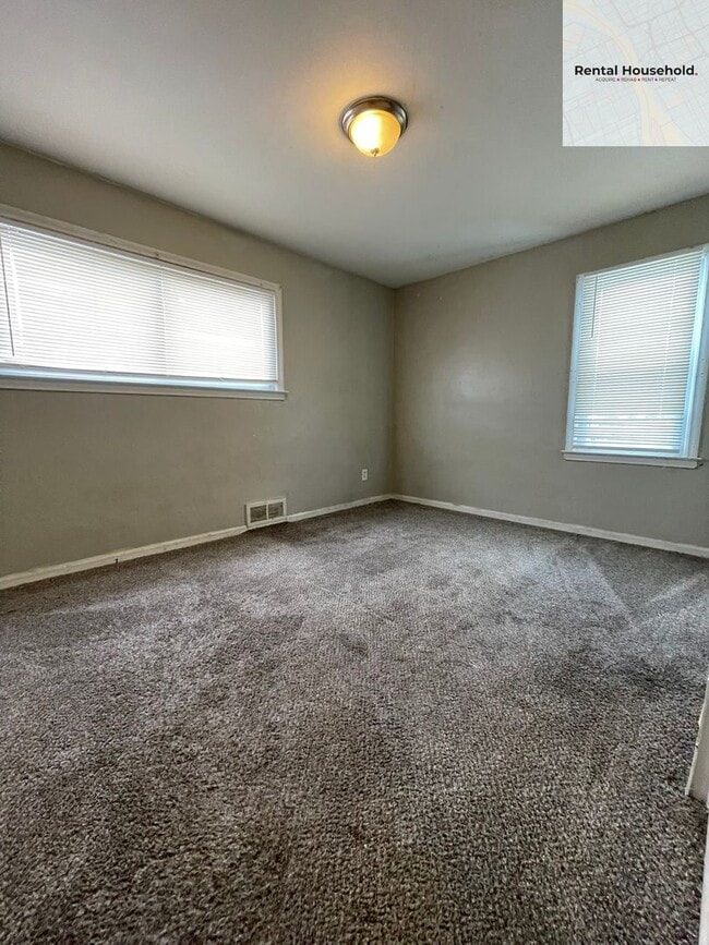 Building Photo - Beautiful 4 Bedroom Bungalow