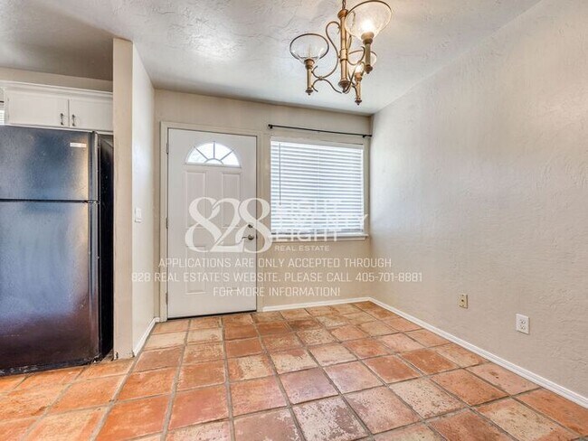 Building Photo - *AVAILABLE NOW!* Spacious 3 Bed/2.5 Bath Condo in East Norman!